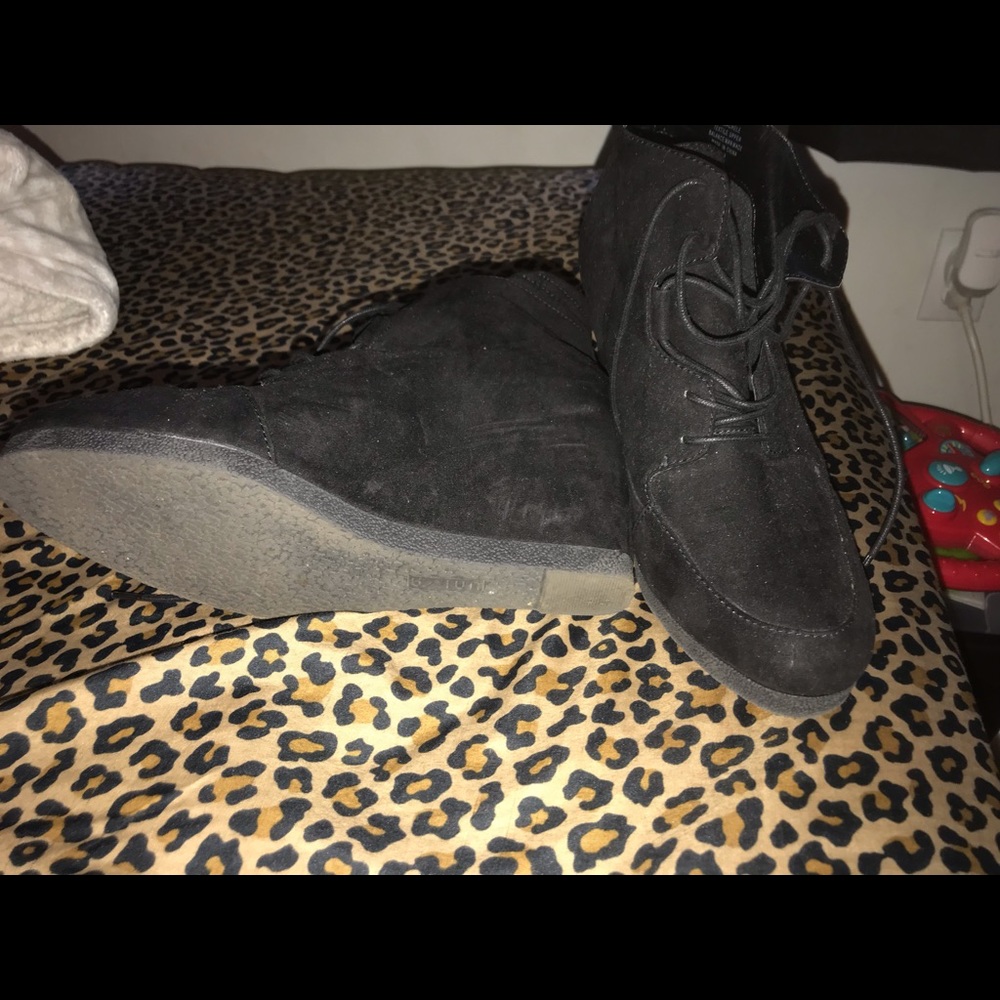 Black Wedge